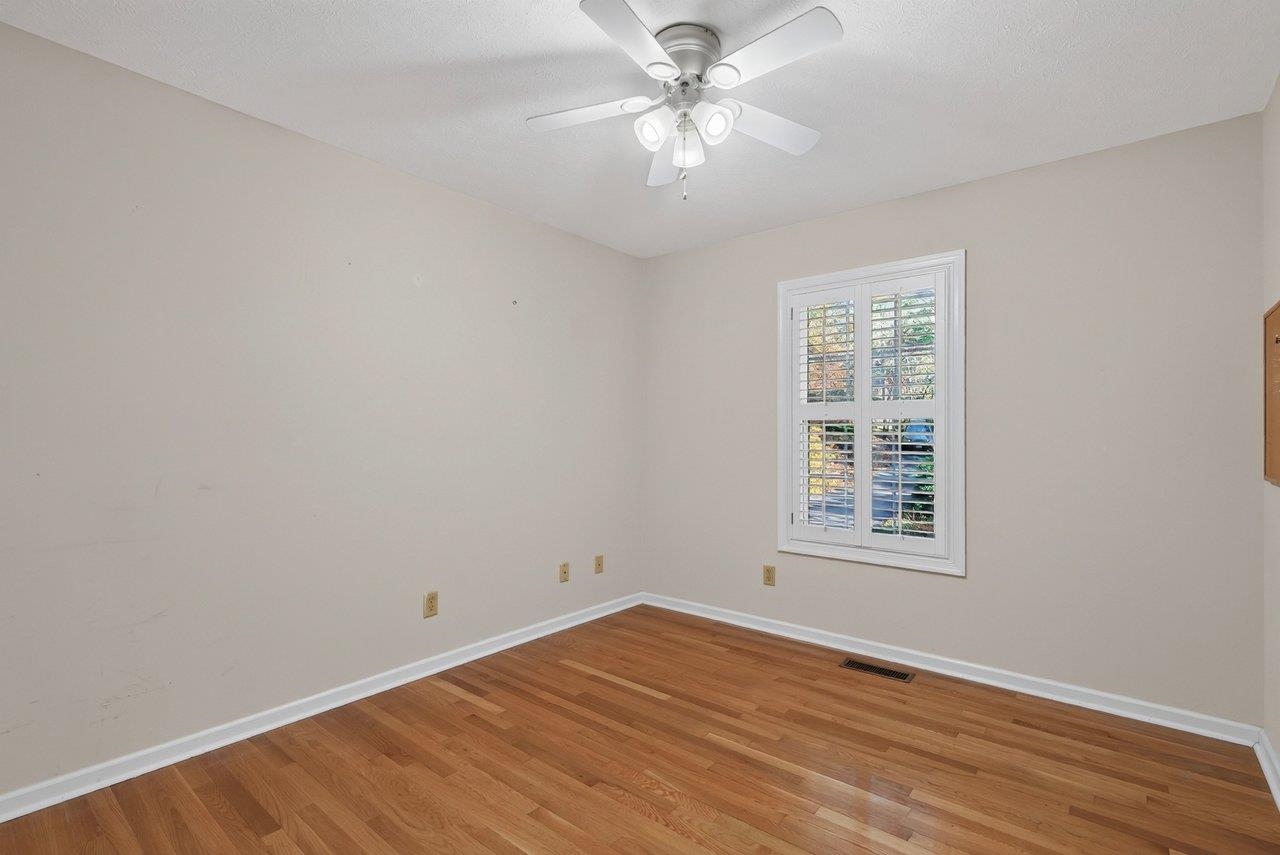 149 Pleasant Ln photo 32