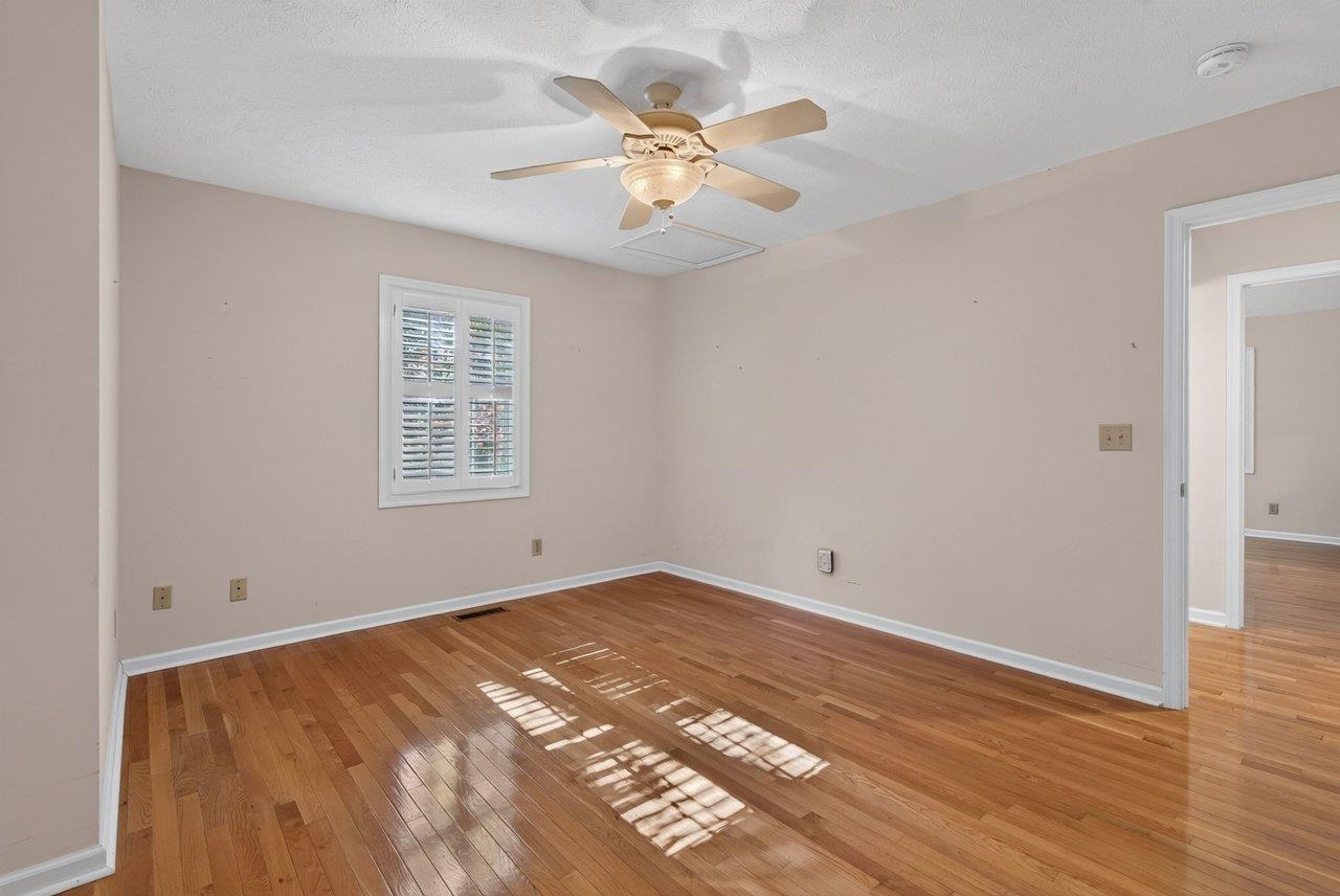149 Pleasant Ln photo 35