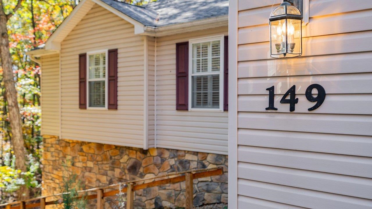 149 Pleasant Ln photo 4