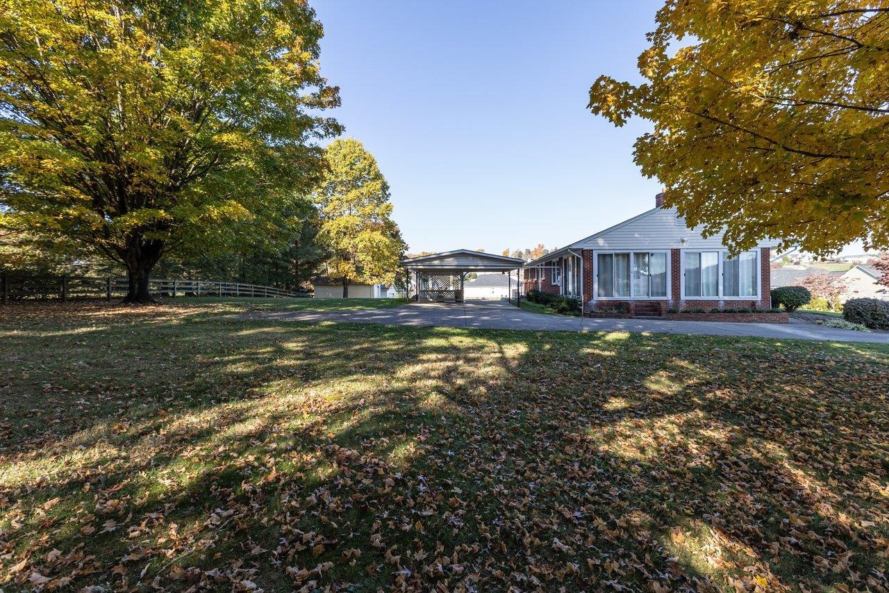 611 Woods Rd photo 43
