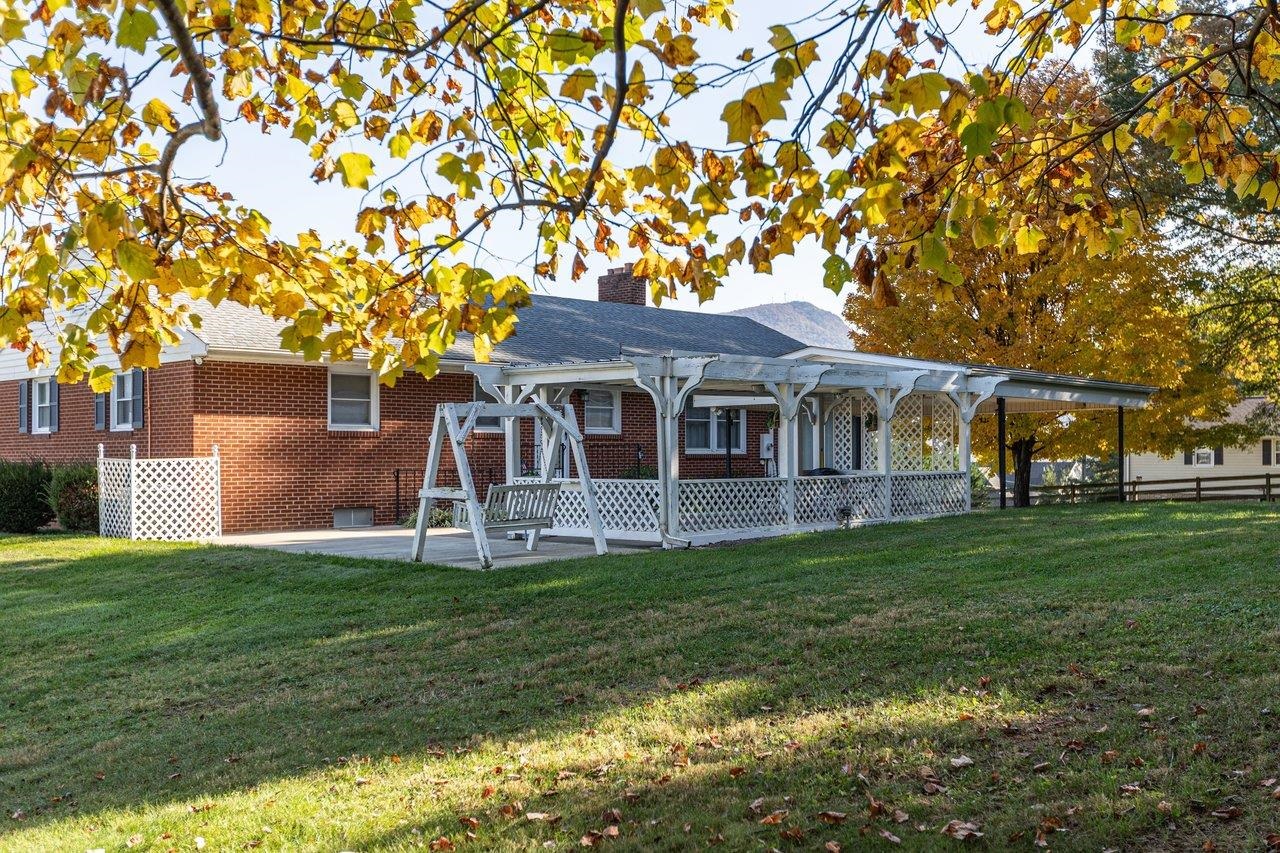 611 Woods Rd photo 46