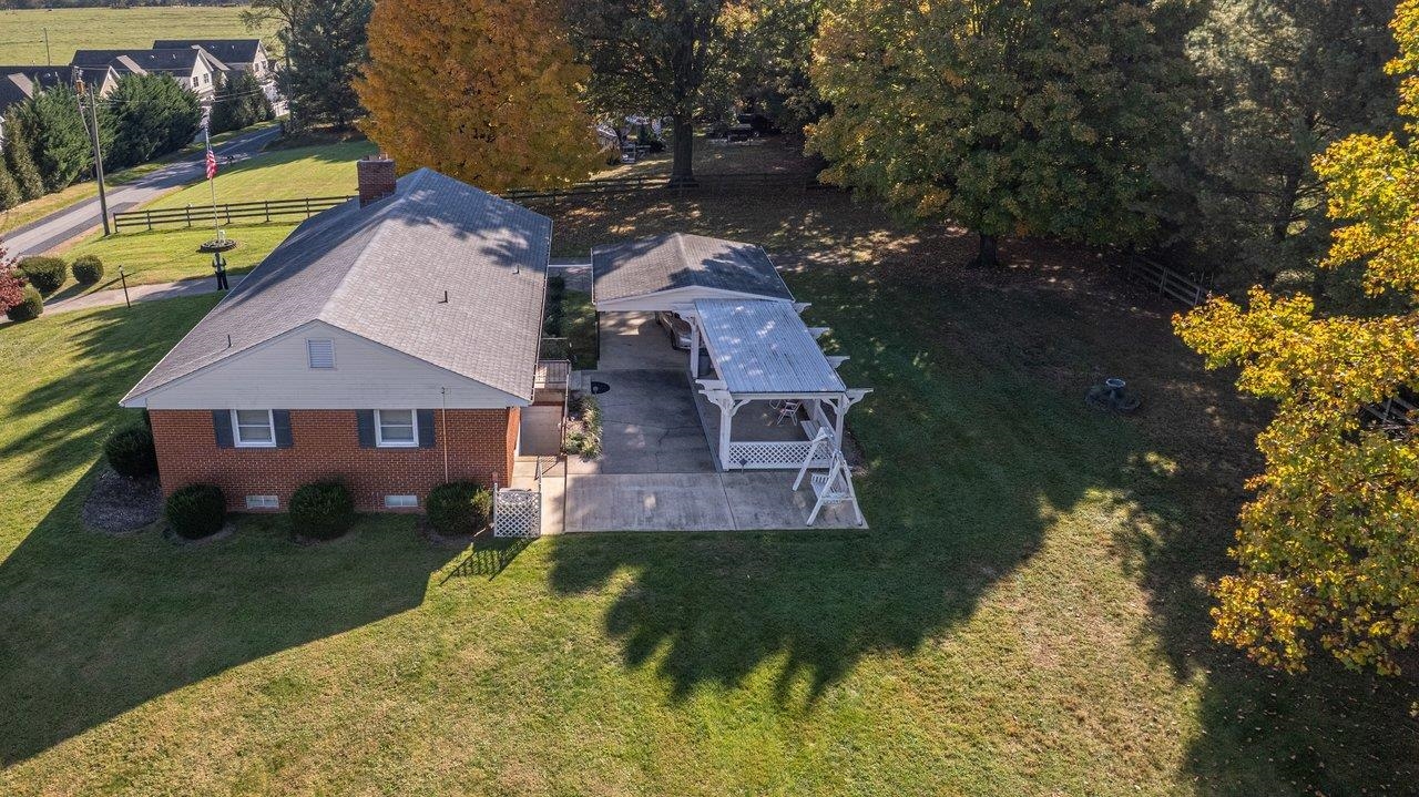 611 Woods Rd photo 52