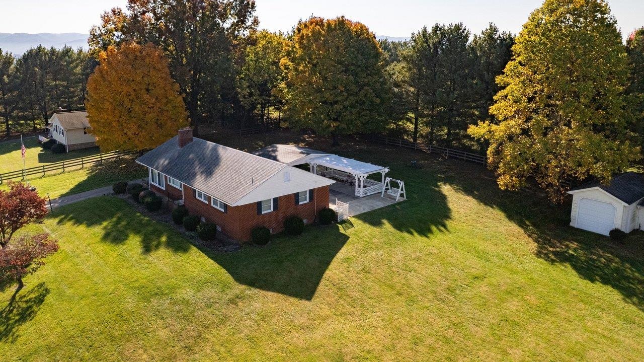 611 Woods Rd photo 70