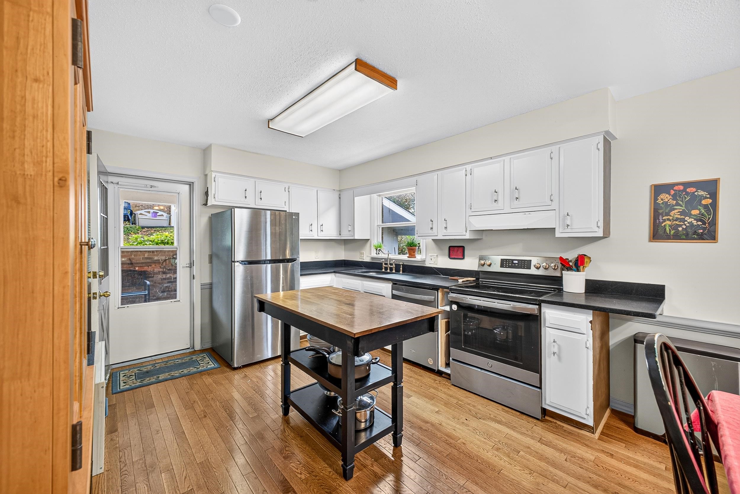 419 West Ave photo 2