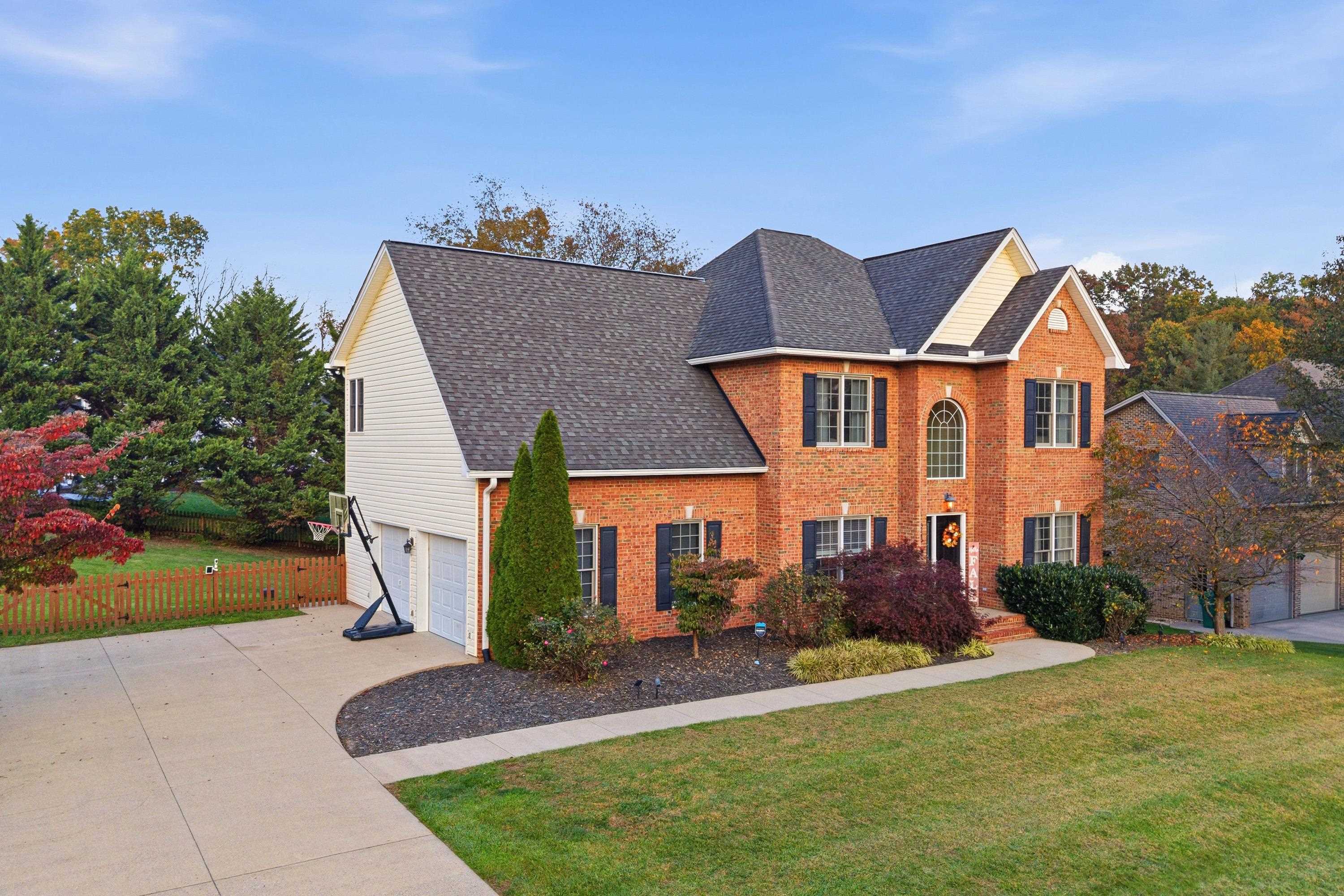 3240 Baybrook Dr photo 2