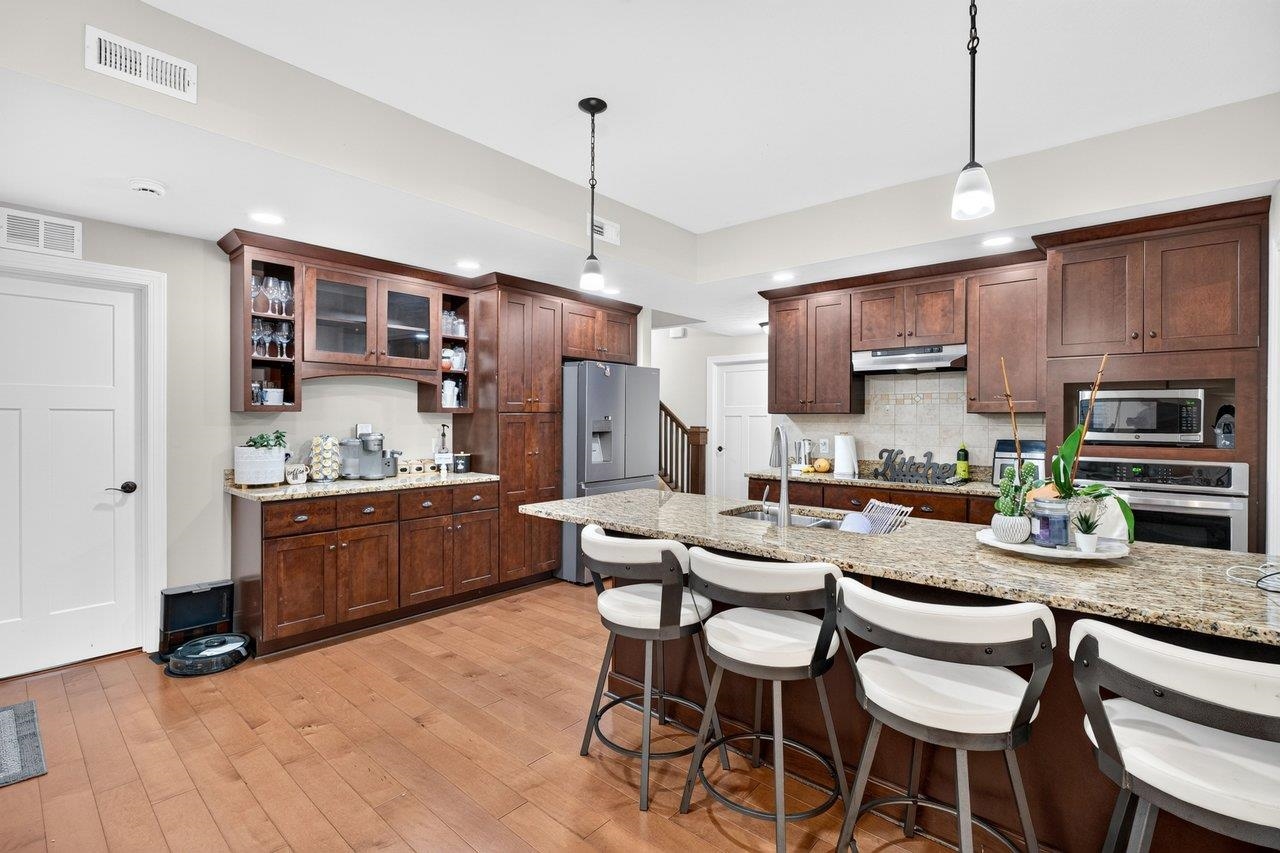 2565 Greenport Dr photo 10