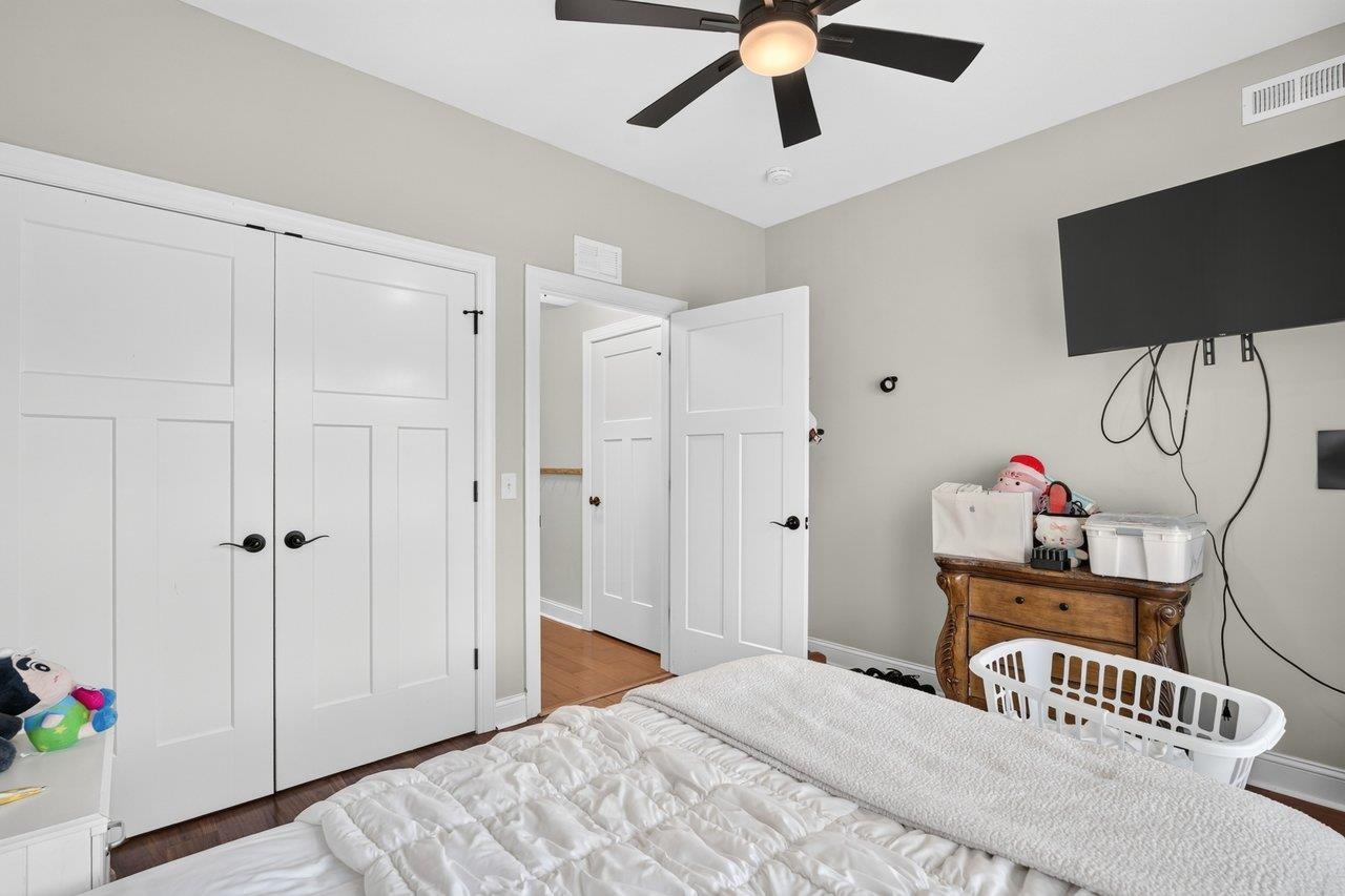 2565 Greenport Dr photo 23