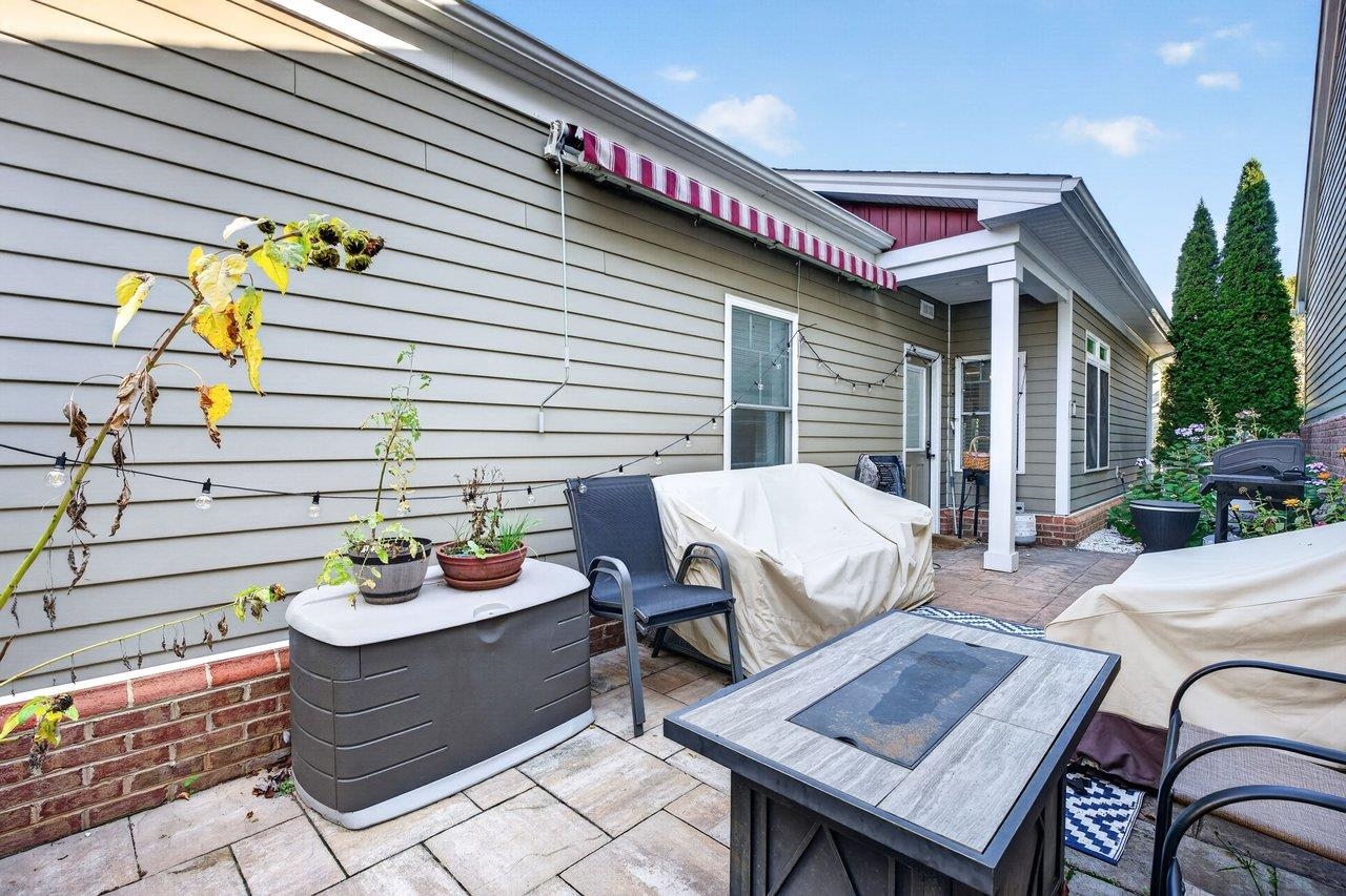 2565 Greenport Dr photo 31