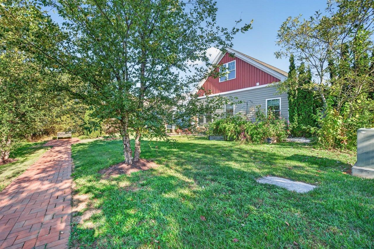 2565 Greenport Dr photo 34