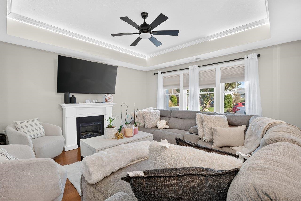 2565 Greenport Dr photo 4