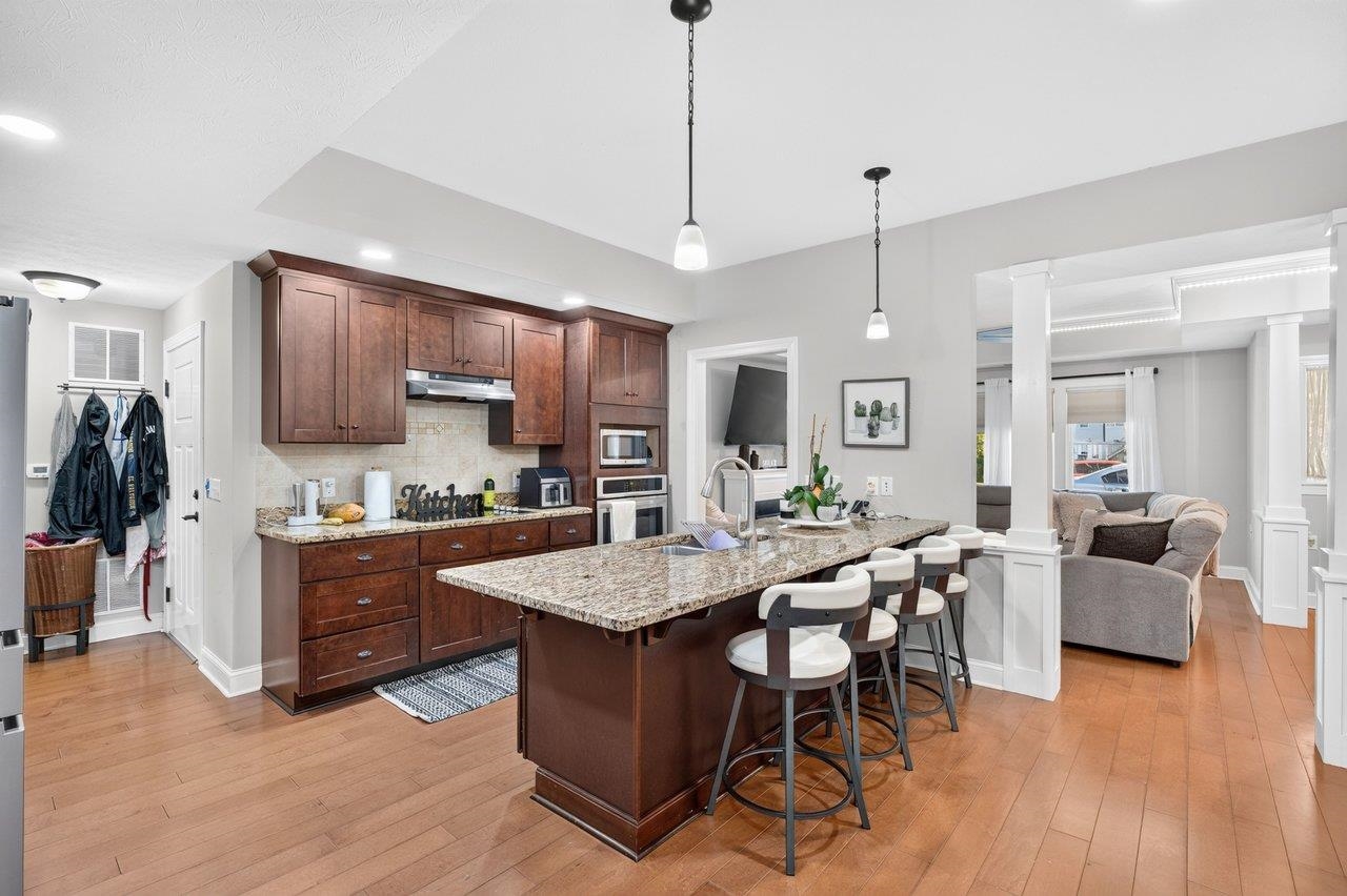 2565 Greenport Dr photo 9